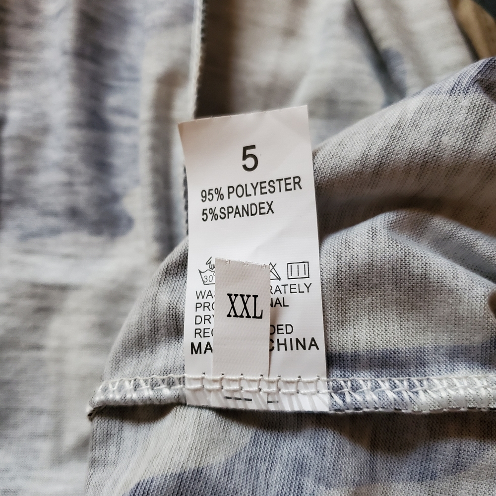 Camoflauge Lightweight Sweater NWOT - Picture 3 of 4